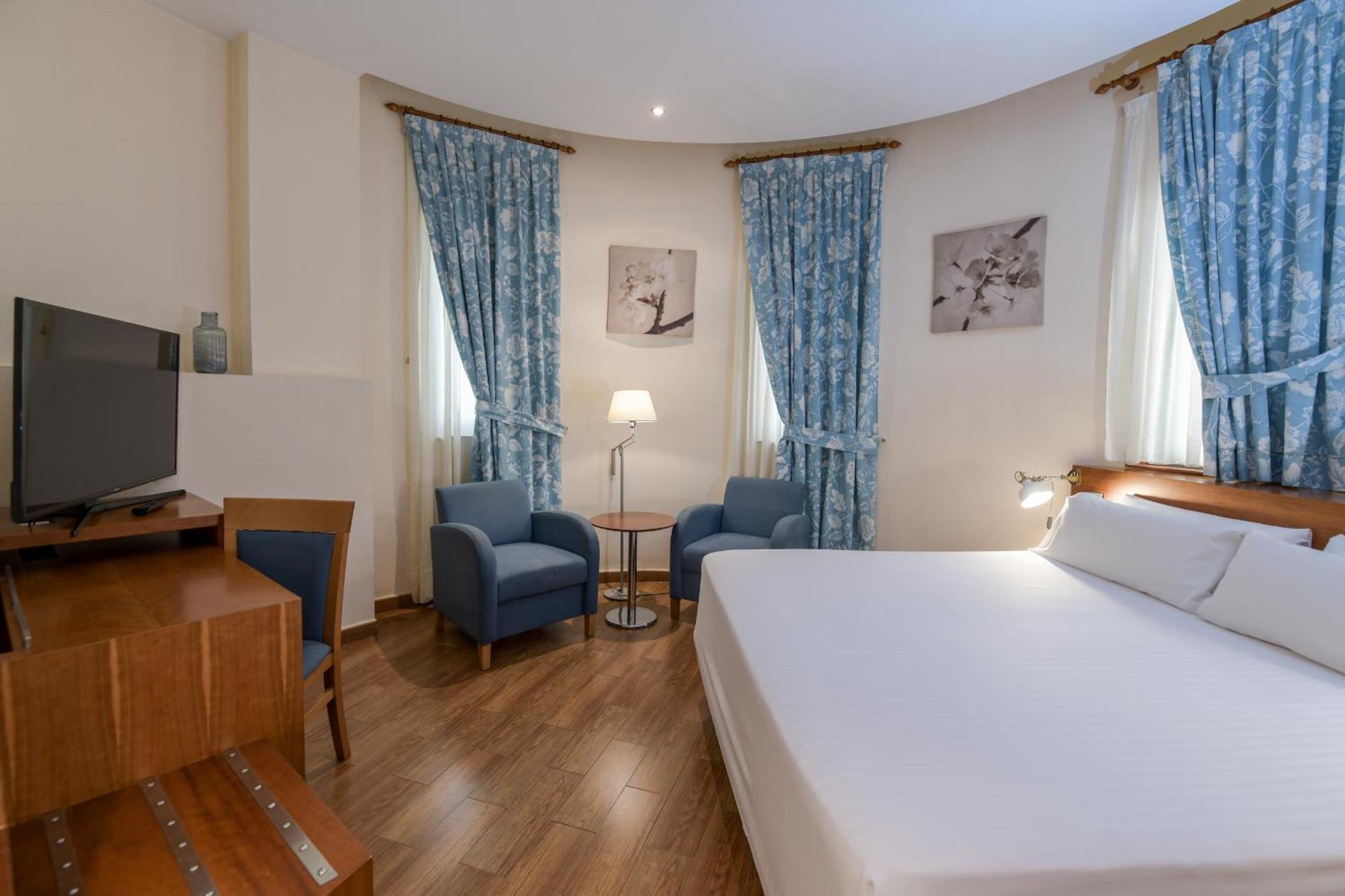 Hotel Mieres Del Camino Luaran gambar