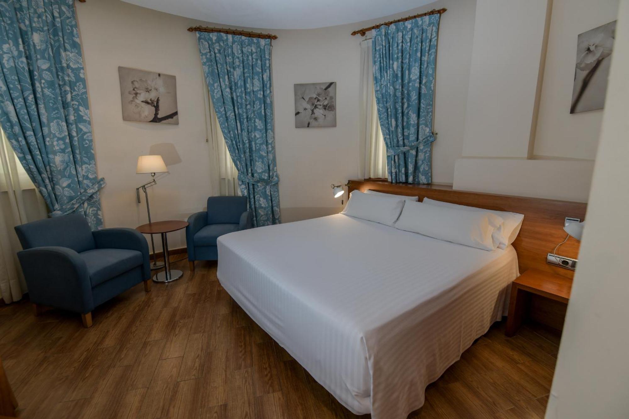 Hotel Mieres Del Camino Luaran gambar