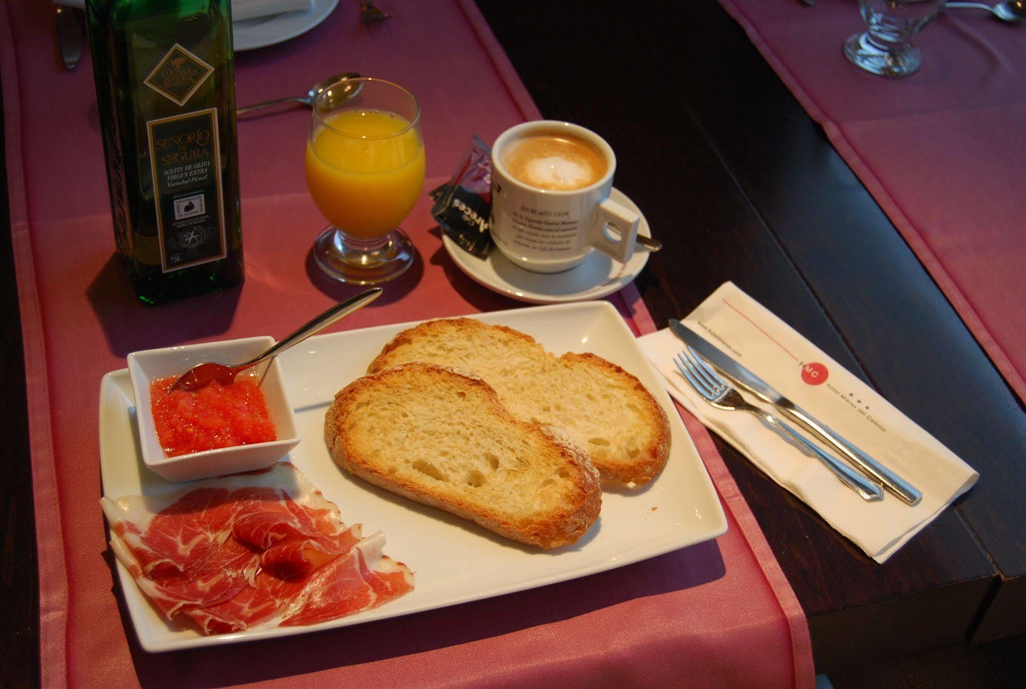 Hotel Mieres Del Camino Luaran gambar